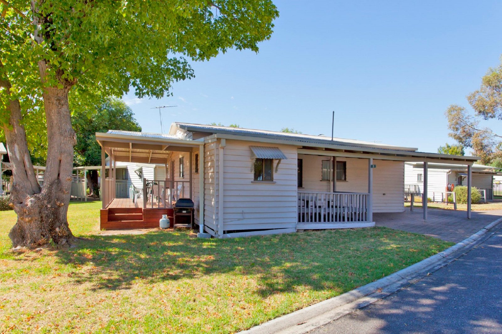 Lake Hume Cabin Nine Accommodation North Albury New South