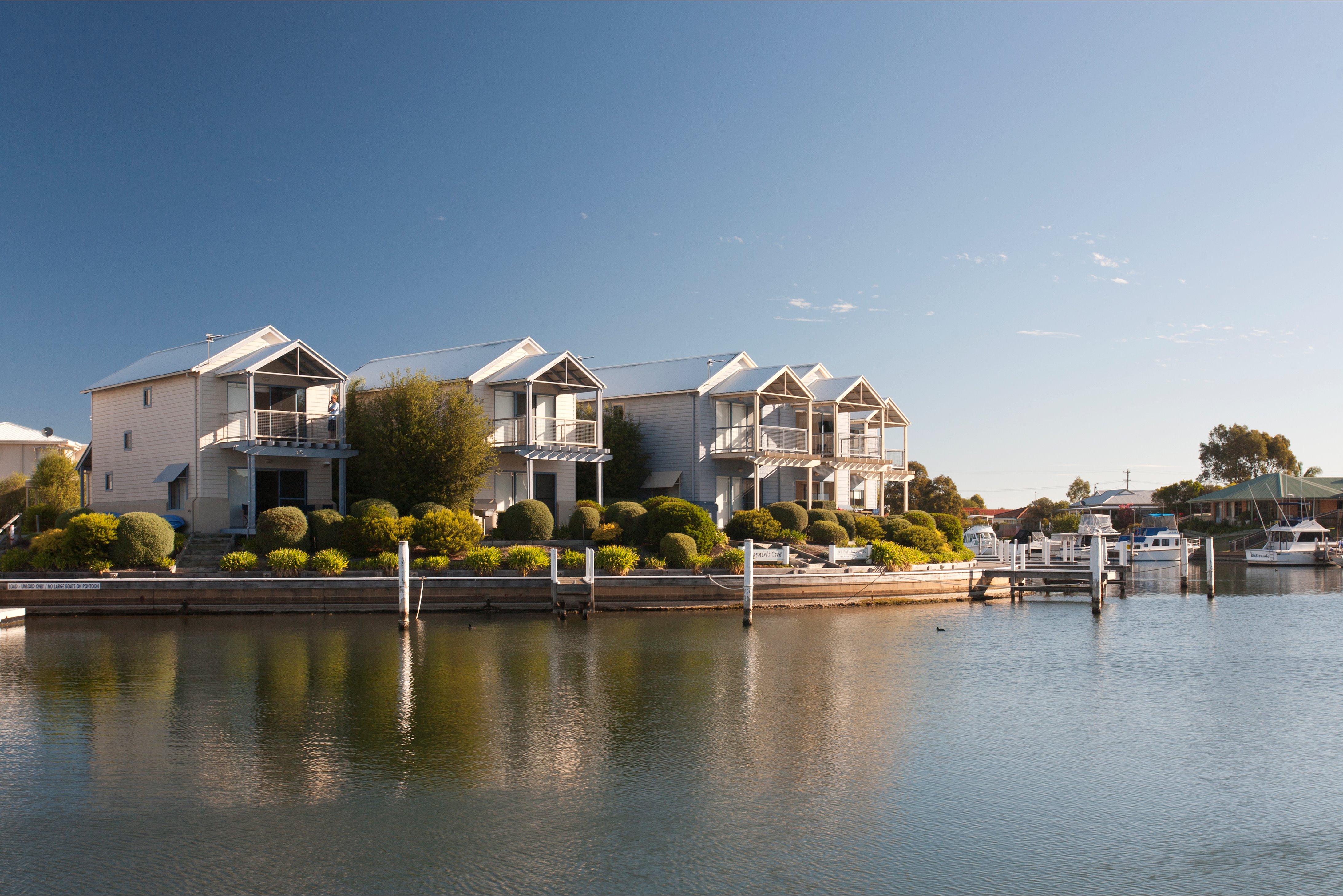 Captains Cove Resort Paynesville | Accommodation | Paynesville